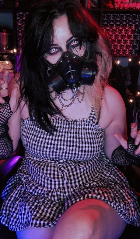 Easygoinggoth photo 5