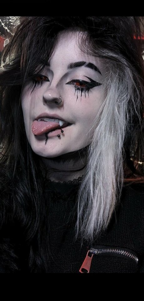 Easygoinggoth photo 8