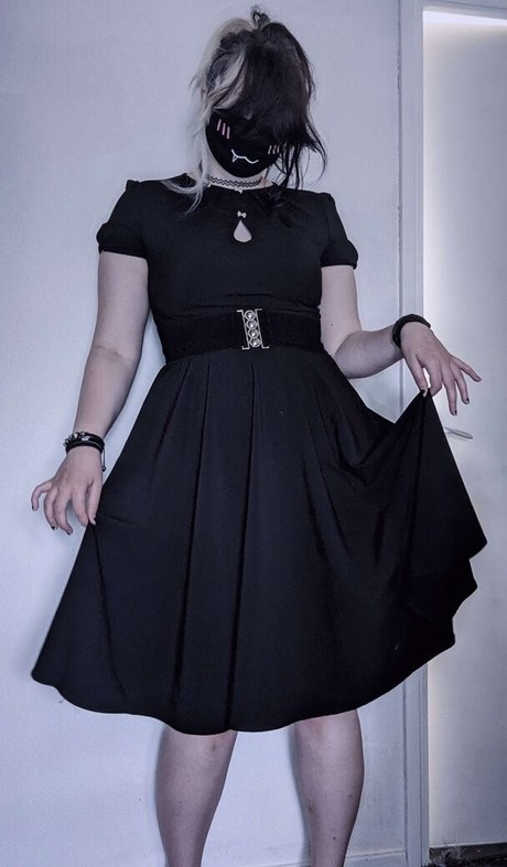 Easygoinggoth photo 11