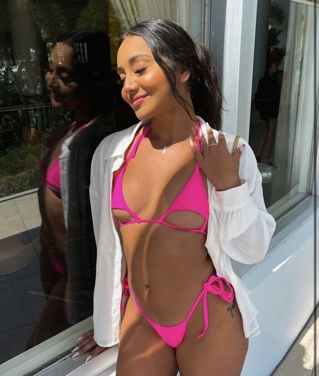 Eblys Mendoza photo 3