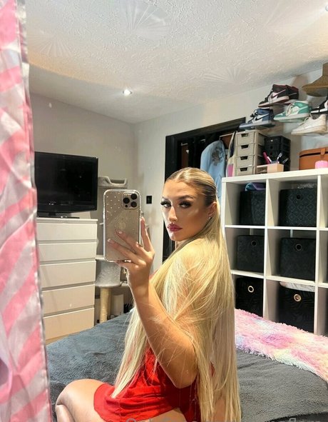 Ebony Tomkins photo 29