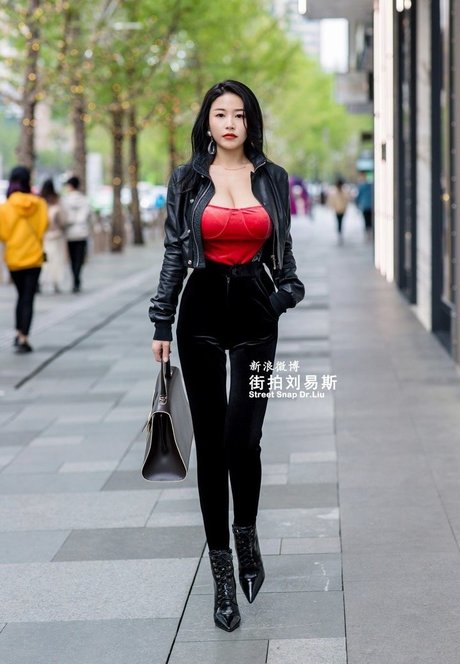 Echo Yue photo 21