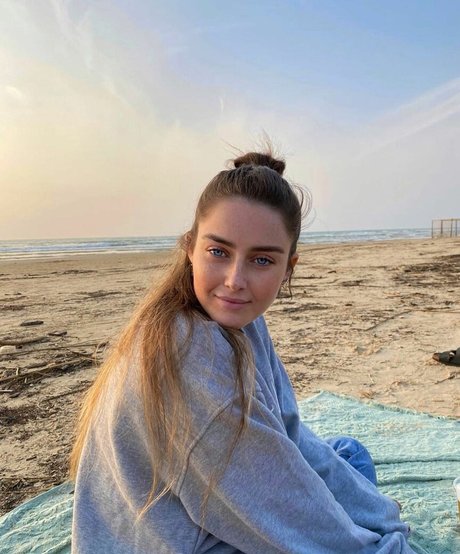 Effy Palarya photo 3