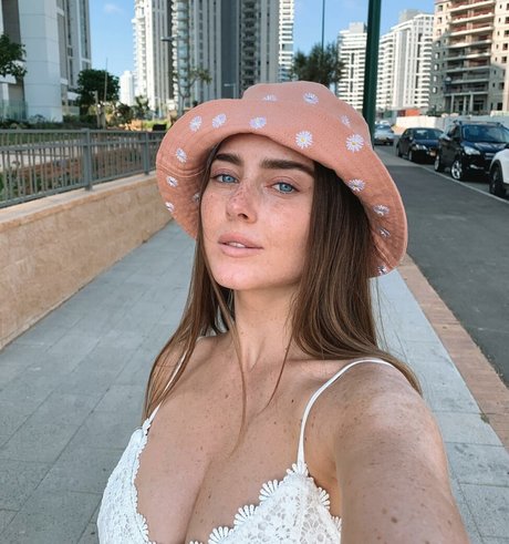 Effy Palarya photo 4