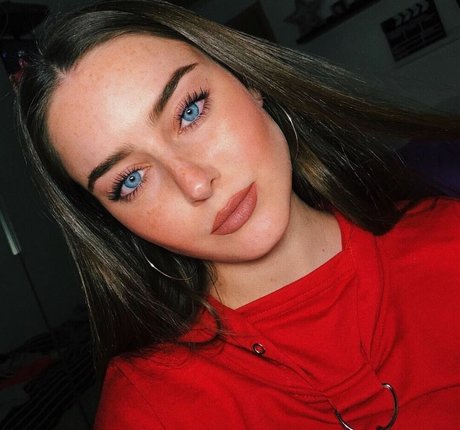 Effy Palarya photo 22