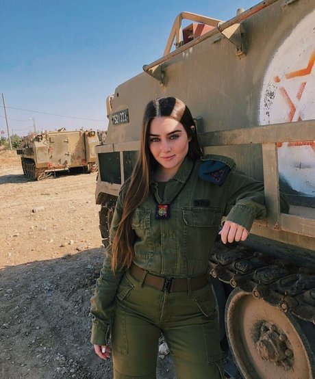 Effy Palarya photo 24