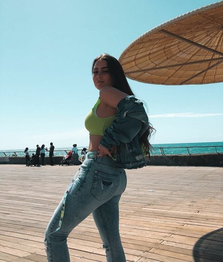 Effy Palarya photo 28