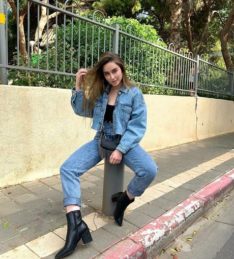 Effy Palarya photo 47