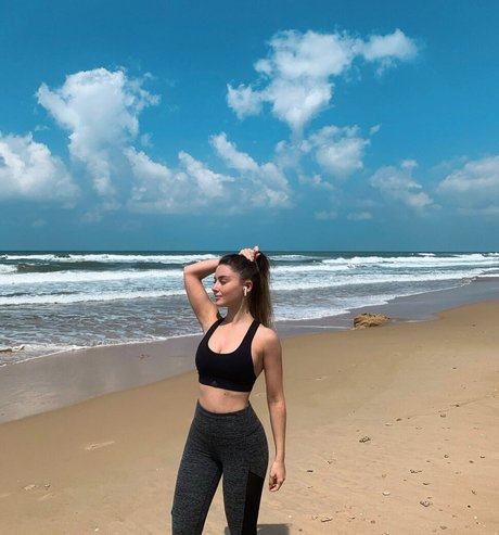 Effy Palarya photo 52