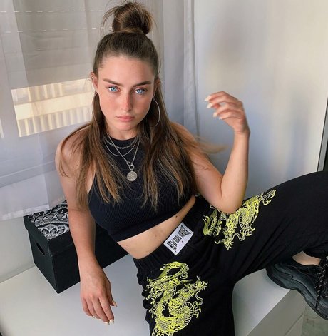 Effy Palarya photo 94