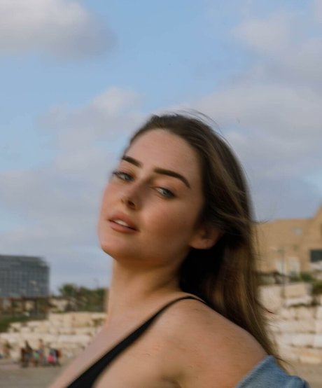 Effy Palarya photo 108