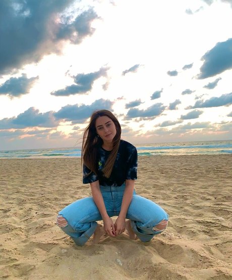 Effy Palarya photo 124