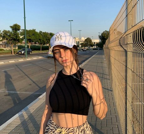 Effy Palarya photo 131