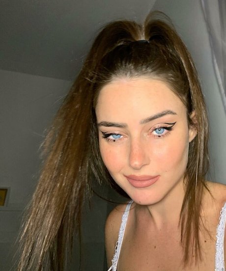 Effy Palarya photo 132