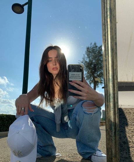 Effy Palarya photo 136