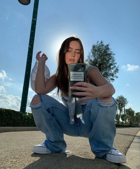 Effy Palarya photo 137