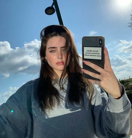 Effy Palarya photo 139