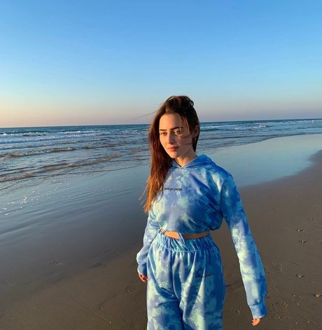 Effy Palarya photo 149