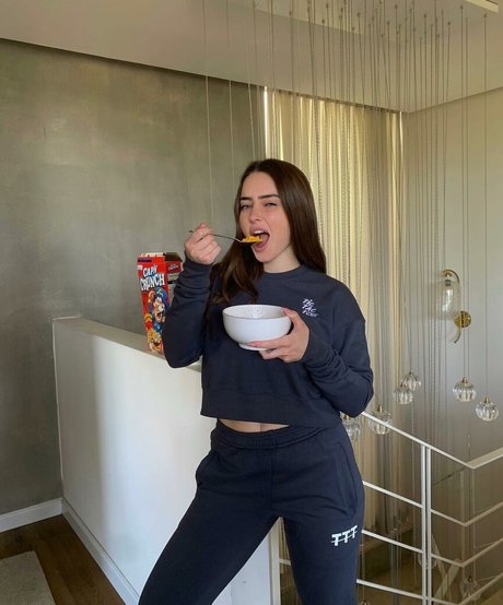 Effy Palarya photo 159