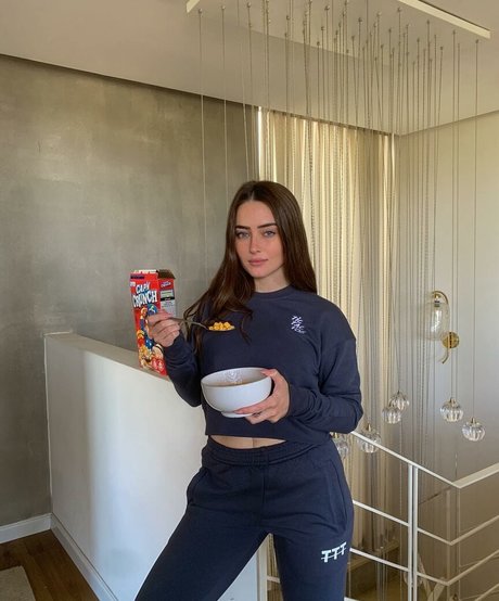 Effy Palarya photo 160