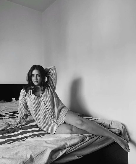 Effy Palarya photo 168