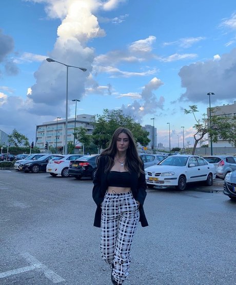 Effy Palarya photo 176