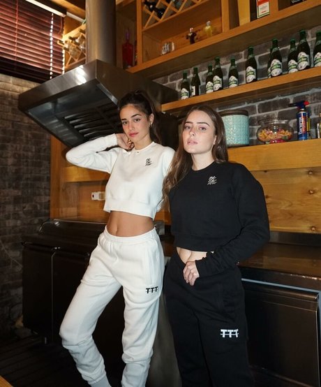 Effy Palarya photo 180