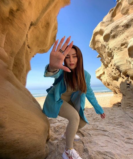 Effy Palarya photo 183