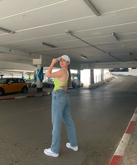 Effy Palarya photo 191