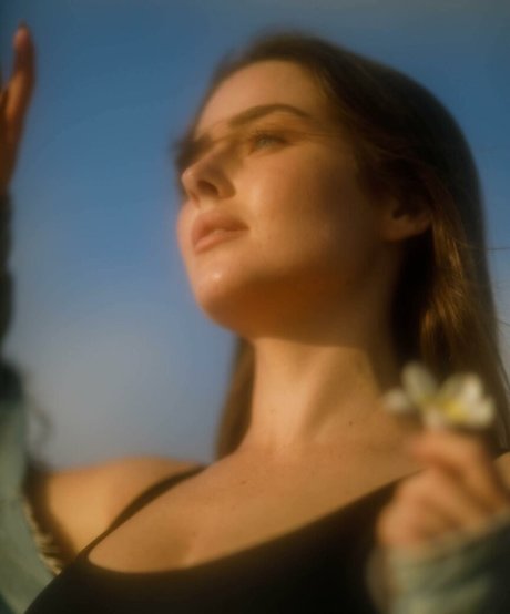 Effy Palarya photo 201