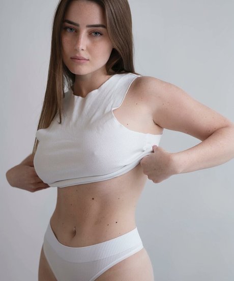 Effy Palarya photo 205