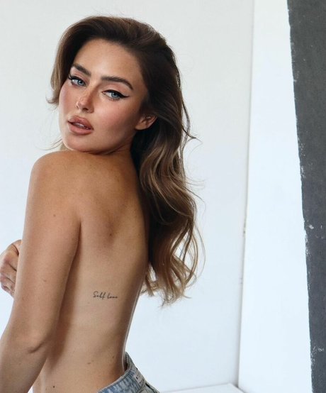 Effy Palarya photo 232