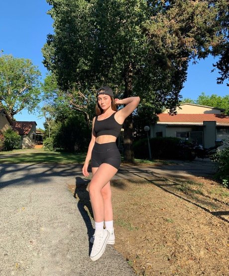 Effy Palarya photo 240