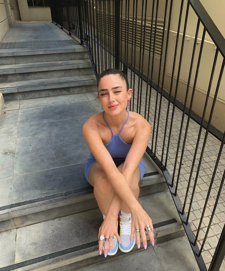 Effy Palarya photo 285