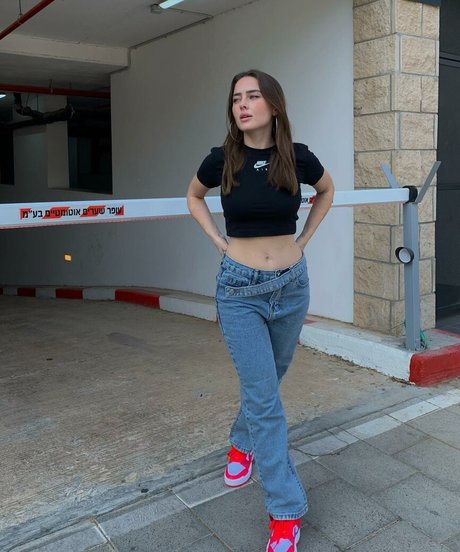 Effy Palarya photo 290