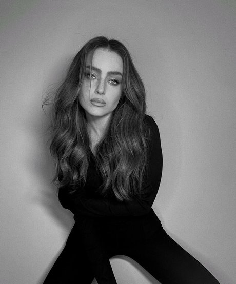 Effy Palarya photo 306