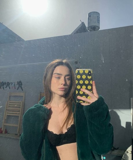 Effy Palarya photo 330