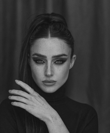 Effy Palarya photo 335