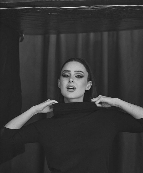 Effy Palarya photo 338