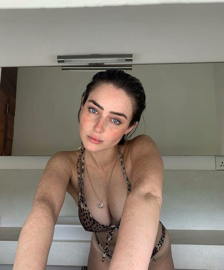 Effy Palarya photo 376