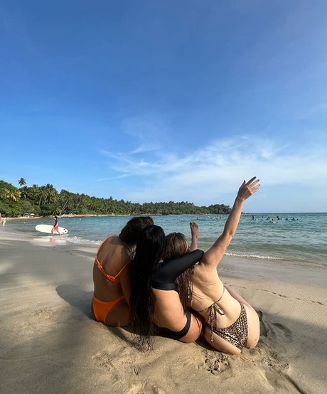 Effy Palarya photo 380