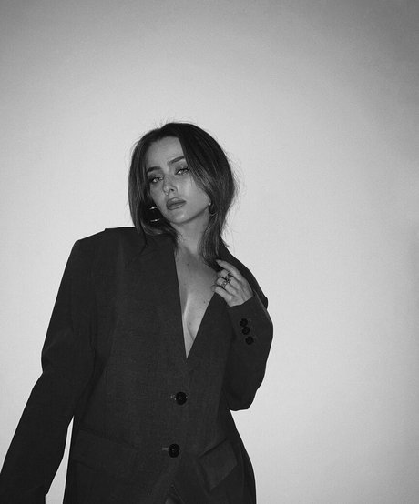 Effy Palarya photo 389