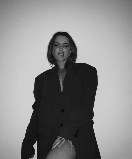 Effy Palarya photo 390