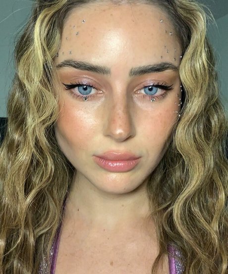 Effy Palarya photo 394