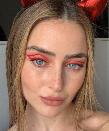 Effy Palarya photo 396