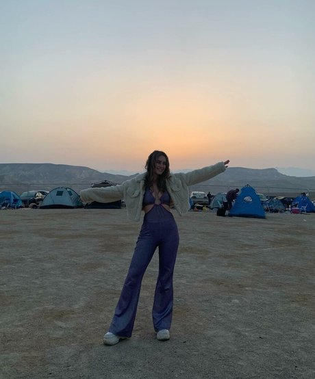 Effy Palarya photo 397