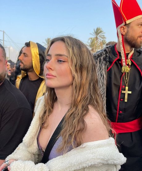 Effy Palarya photo 401