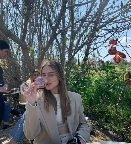 Effy Palarya photo 404