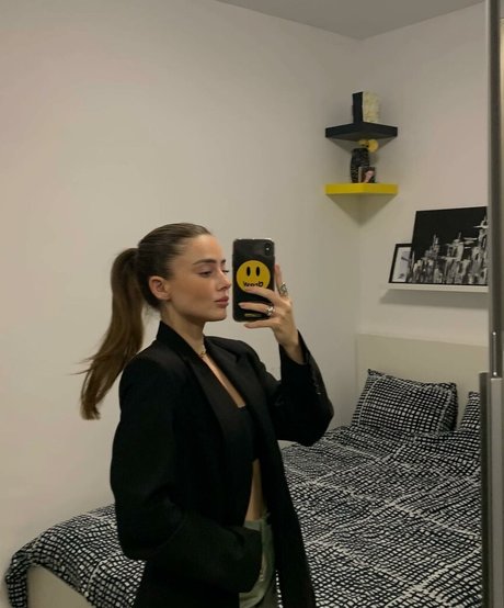 Effy Palarya photo 406