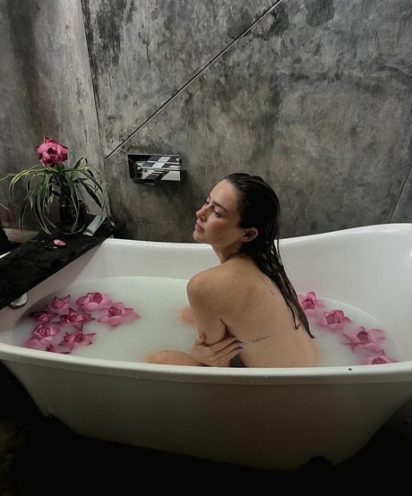 Effy Palarya photo 435